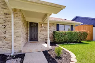 2202 Briarmeadow Dr, Garland, TX 75044 - Photo 2