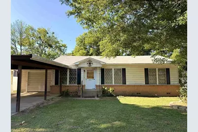 213 E Magnolia Dr, Mt Pleasant, TX 75455 - Photo 1