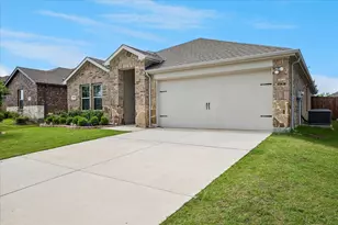 936 Glover Dr, Aubrey, TX 76227 - Photo 2