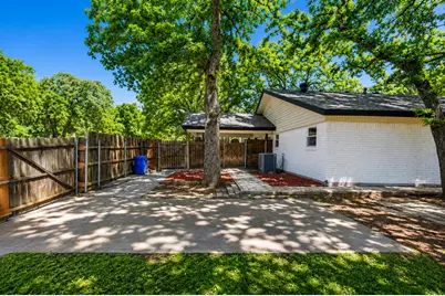 1917 Toplea Drive, Euless, TX 76040 - Photo 38