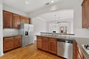 3351 Garrett Dr, Irving, TX 75062 - Photo 10