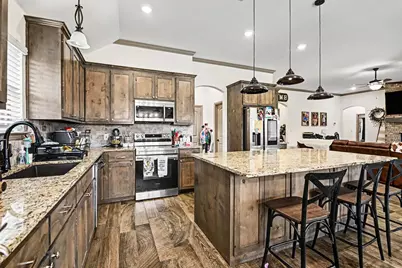 207 Bayless Avenue, Godley, TX 76044 - Photo 8