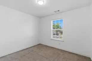 521 E Sears St, Denison, TX 75021 - Photo 10