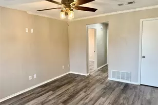 301 Shady Grove Dr, Granbury, TX 76049 - Photo 4