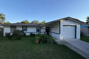 1826 Burning Tree Ln, Carrollton, TX 75006 - Photo 1