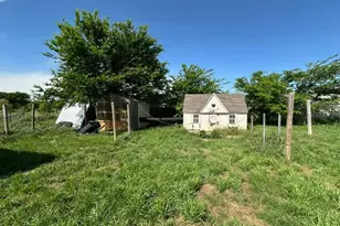 355 Indian Hills Rd, Bowie, TX 76230 - Photo 8