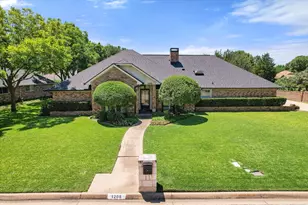 1208 Fairfax Dr, Mansfield, TX 76063 - Photo 2