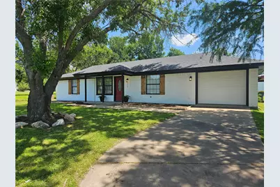 200 E Charles Street, Riesel, TX 76682 - Photo 1
