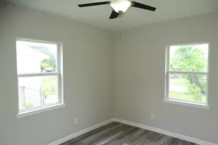 202 E Cober Dr, Grand Prairie, TX 75051 - Photo 22