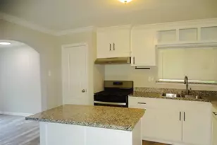 202 E Cober Dr, Grand Prairie, TX 75051 - Photo 10