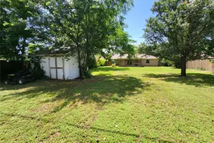 1106 Meadowview Dr, Euless, TX 76039 - Photo 22