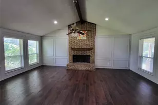 1106 Meadowview Dr, Euless, TX 76039 - Photo 2