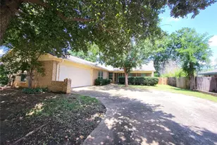 1106 Meadowview Dr, Euless, TX 76039 - Photo 1