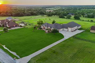 174 King Ranch Ct, Fort Worth, TX 76108 - Photo 2