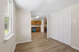 807 Highland Dr, Arlington, TX 76010 - Photo 10