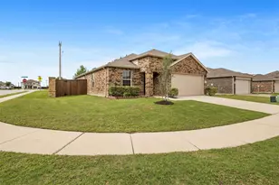 1914 Waggoner Dr, Aubrey, TX 76227 - Photo 2