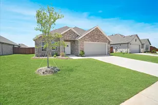 1004 Pineview Ln, Crowley, TX 76036 - Photo 2