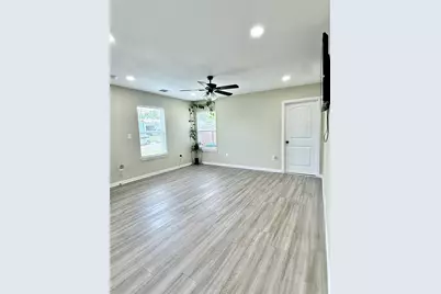 2666 Burton Avenue, Fort Worth, TX 76105 - Photo 4