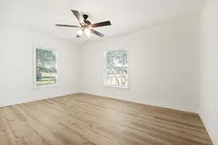 203 S Waxahachie St, Mansfield, TX 76063 - Photo 18