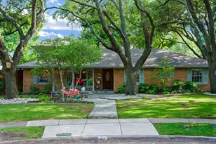 911 St Lukes Dr, Richardson, TX 75080 - Photo 2