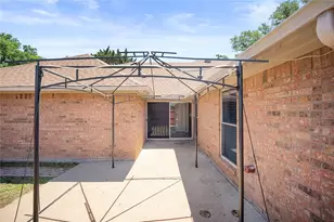 2621 Cummings Dr, Bedford, TX 76021 - Photo 18