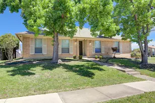 1733 Brighton Dr, Carrollton, TX 75007 - Photo 1