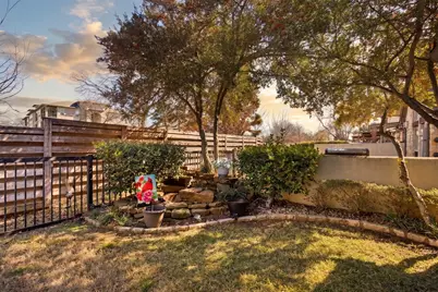 703 N Avalon Court, Granbury, TX 76048 - Photo 4