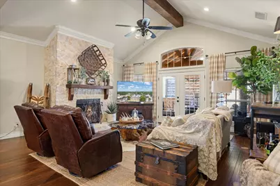 703 N Avalon Court, Granbury, TX 76048 - Photo 4