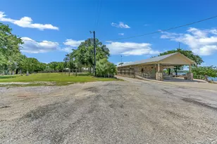 566 Selma Rd, Bowie, TX 76230 - Photo 2
