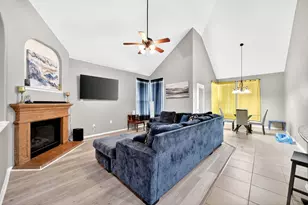 424 Castle St, DeSoto, TX 75115 - Photo 4