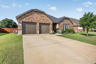 107 Cantle Street, Waxahachie, TX 75165 - Photo 2