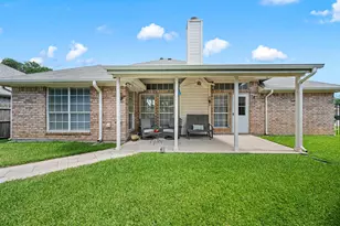 2732 Crystal Glenn Cir, Hurst, TX 76054 - Photo 2