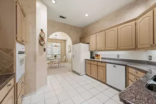 2732 Crystal Glenn Cir, Hurst, TX 76054 - Photo 4