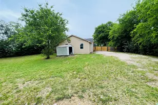 111 Rousseau St, Waxahachie, TX 75165 - Photo 22