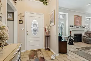 1212 Boardwalk St, Arlington, TX 76011 - Photo 2