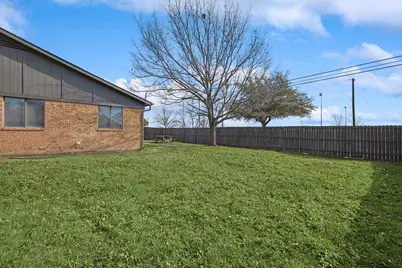 5753 Valley Mills Drive, Garland, TX 75043 - Photo 14