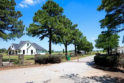 10575 Friendship Road, Pilot Point, TX 76258 - Photo 12