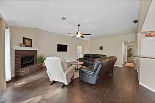 6005 Powder Wood Ln, Arlington, TX 76018 - Photo 16