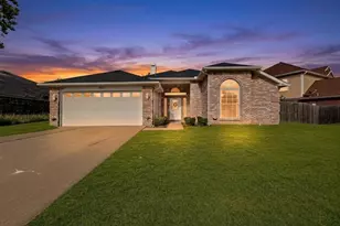 211 Ember Glen Dr, Arlington, TX 76018 - Photo 2