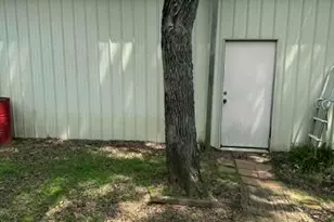 220 Hollyglen St, Gun Barrel City, TX 75156 - Photo 8