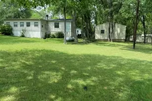 220 Hollyglen St, Gun Barrel City, TX 75156 - Photo 2