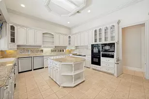 10445 Strait Ln, Dallas, TX 75229 - Photo 16