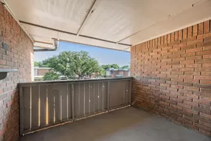 2802 Escada Dr, Farmers Branch, TX 75234 - Photo 16