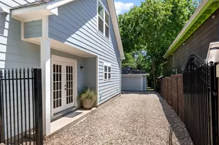9010 Eustis Ave, Dallas, TX 75218 - Photo 32
