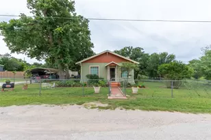 208 Frost St, Eastland, TX 76448 - Photo 32