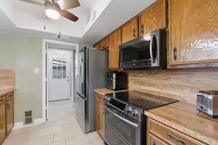 633 Hunters Glen St, Lewisville, TX 75067 - Photo 14