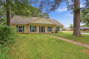 1726 Venetian Cir, Arlington, TX 76013 - Photo 2