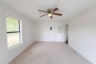 205 W Decatur St, Chico, TX 76431 - Photo 10