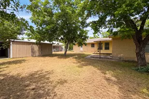 205 W Decatur St, Chico, TX 76431 - Photo 18