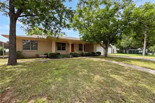 205 W Decatur St, Chico, TX 76431 - Photo 2